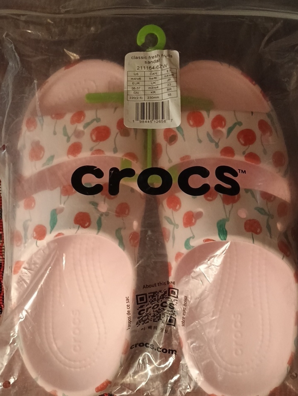 CROCS Women's Classic 2.0 Sandals - Size 6 - NWT - Picture 8 of 8